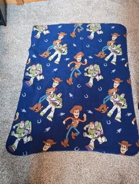Toy Story Woody & Buzz Lightweight Throw - Navy Blue